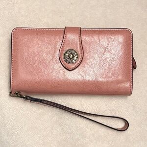 Travelambo Large-Capacity RFID-Blocking Wristlet Wallet